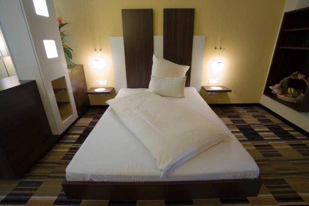 Hotel Kattenbusch Люденшайд Экстерьер фото